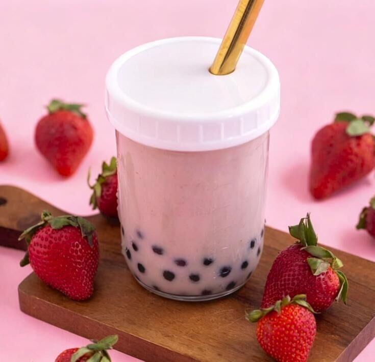Strawberry Milk Tea (24oz)